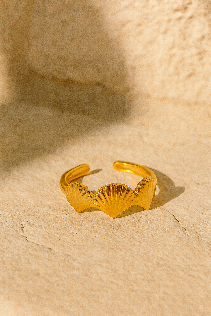 Three Shell Ring in 18k Gold Plated
